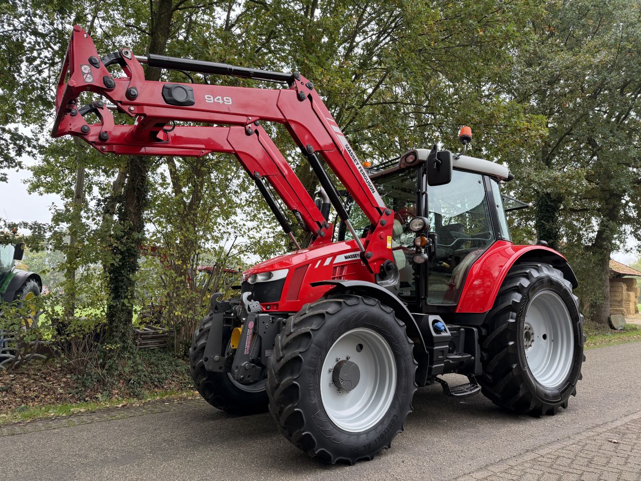 Massey Ferguson 5613 Dyna 6