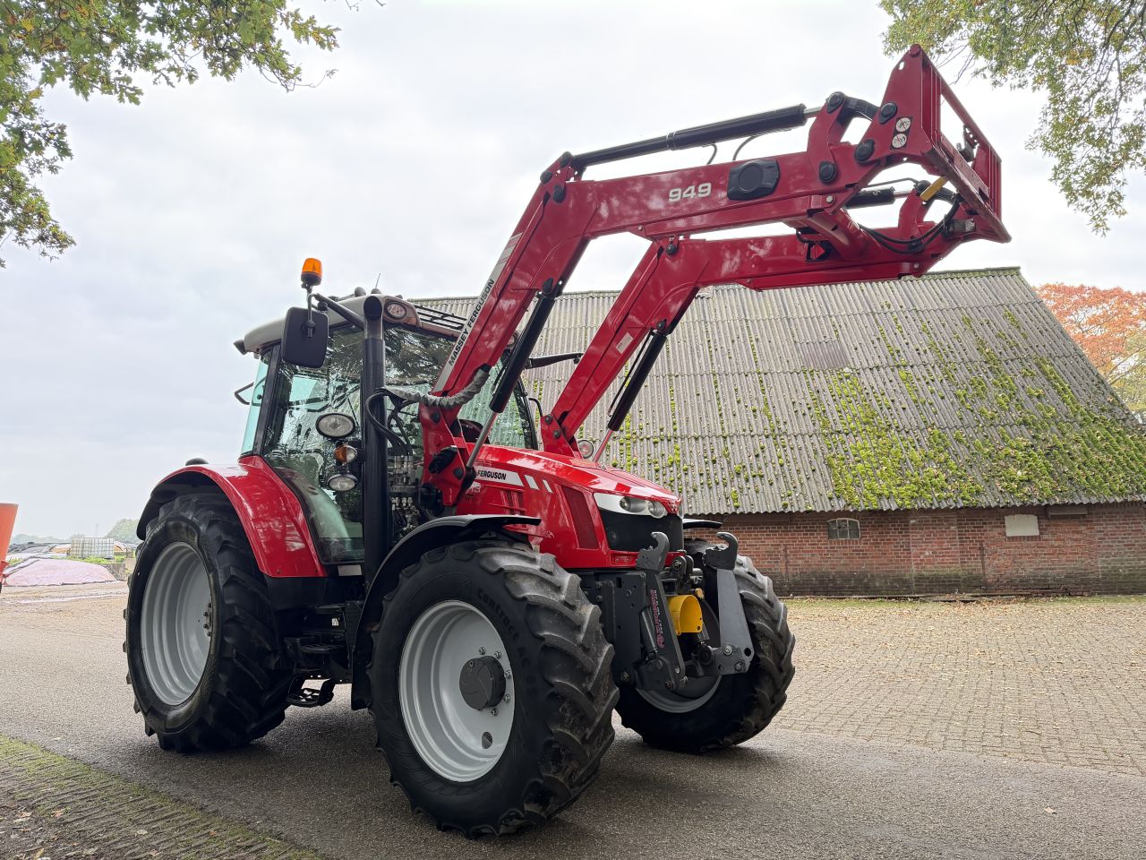 Massey Ferguson 5613 Dyna 6