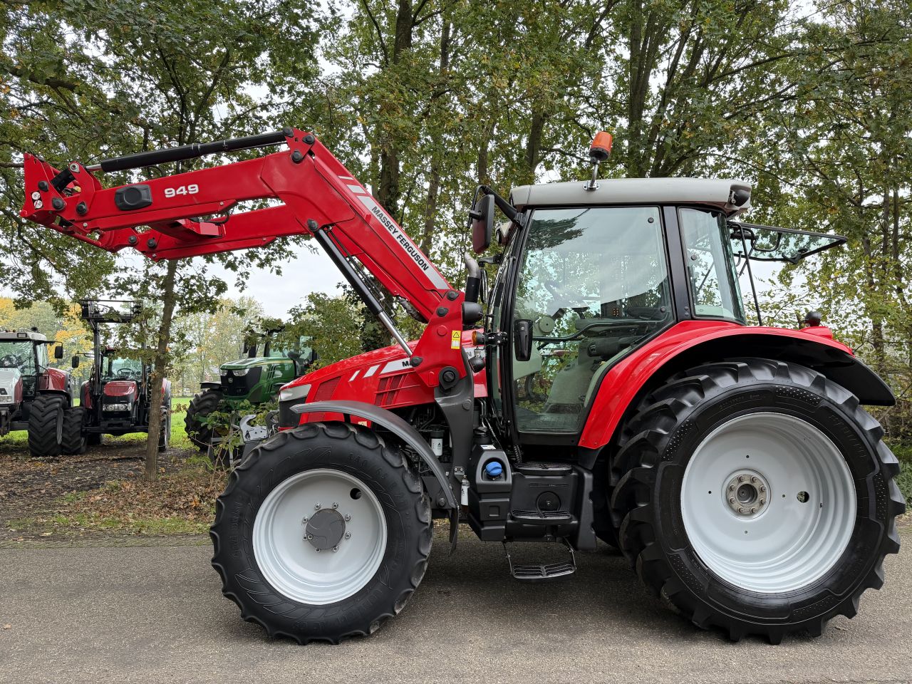 Massey Ferguson 5613 Dyna 6