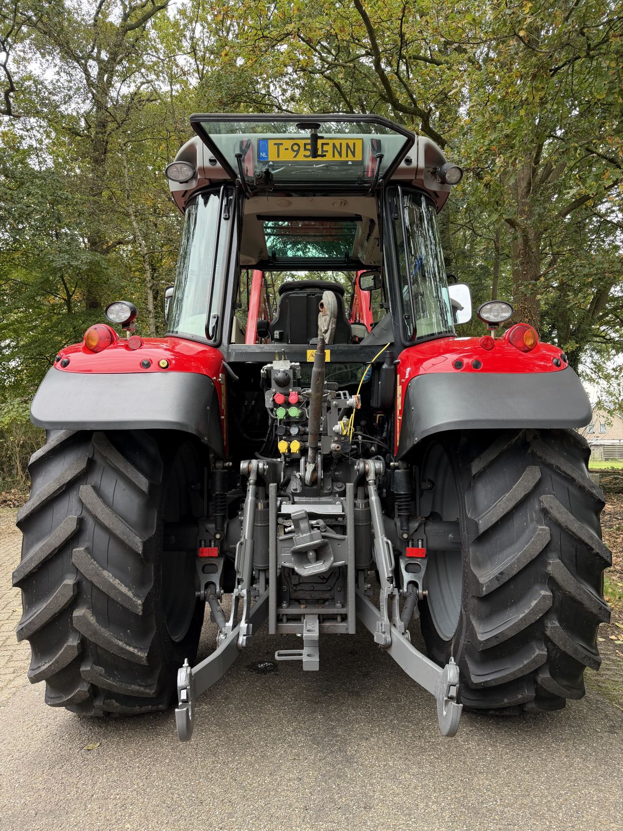 Massey Ferguson 5613 Dyna 6