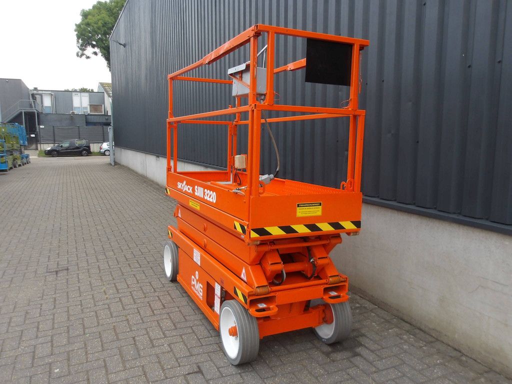 SkyJack SJ3220 Electric Scissor Lift 8.09m 2015
