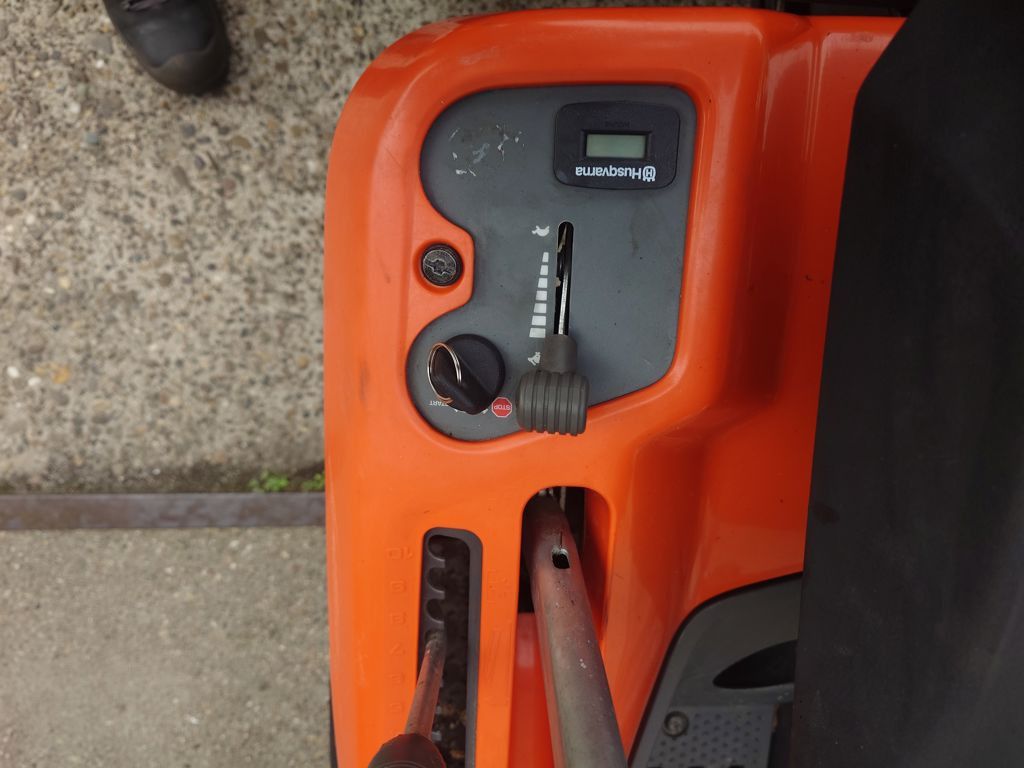 Husqvarna Rider 318