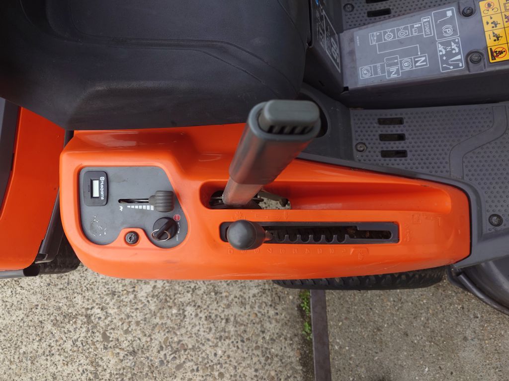 Husqvarna Rider 318