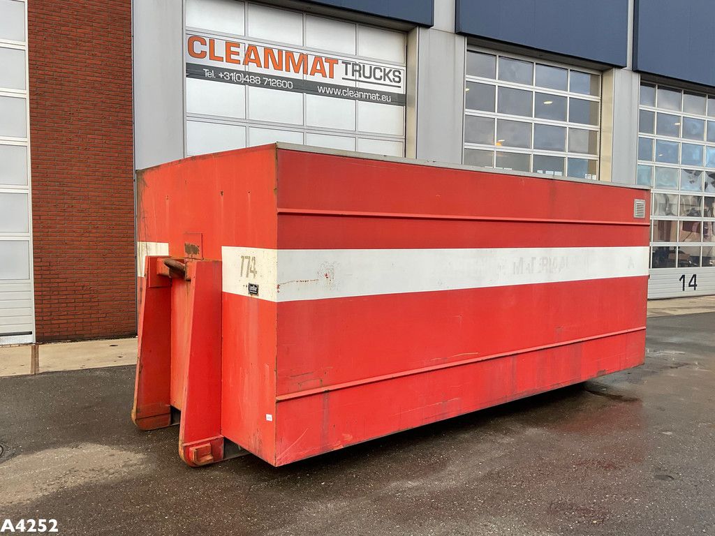 Leebur gesloten container met Laadklep