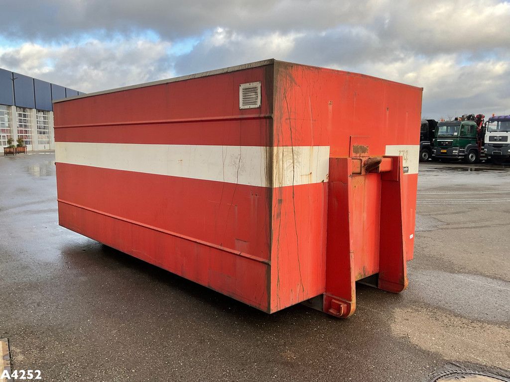 Leebur gesloten container met Laadklep