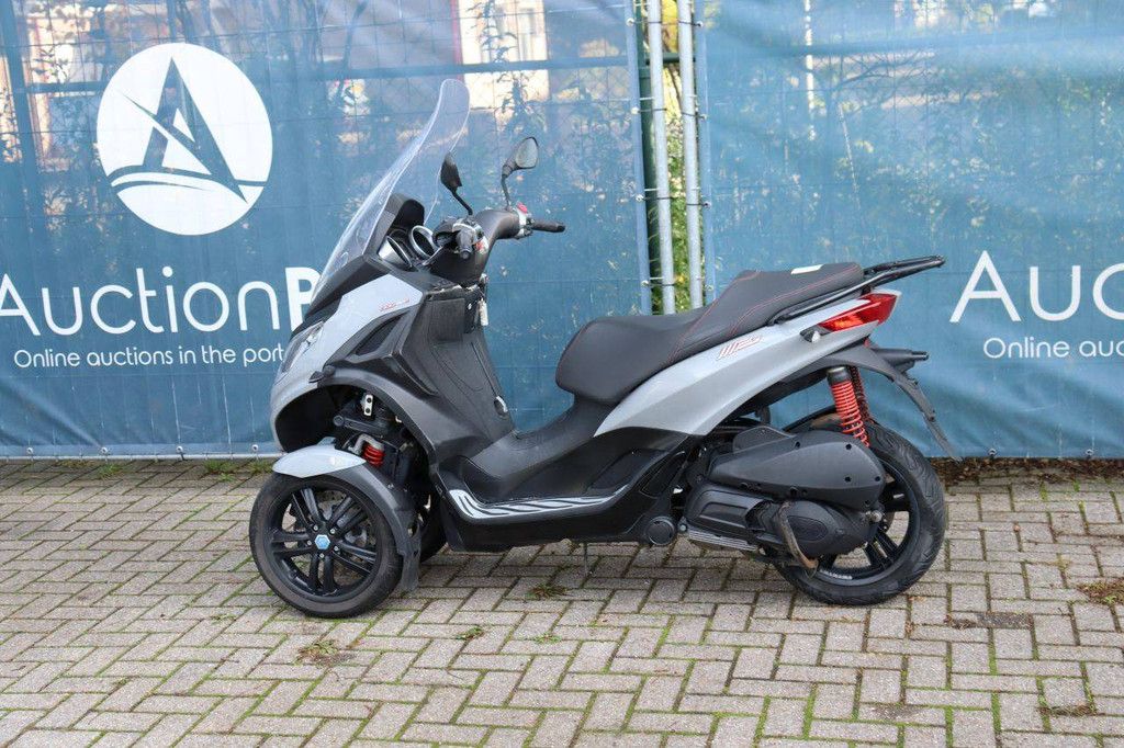 Roller Piaggio MP3 300HPE Benzin 26 PS 2022 (Marge)