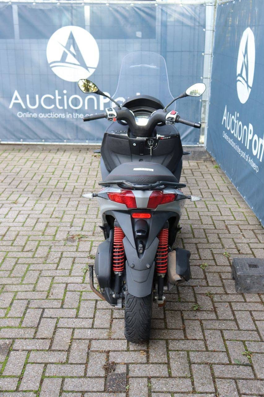 Roller Piaggio MP3 300HPE Benzin 26 PS 2022 (Marge)
