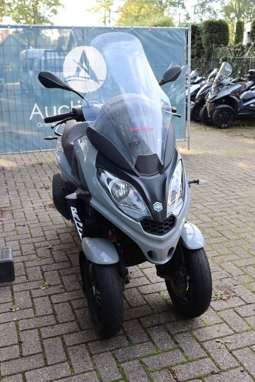 Roller Piaggio MP3 300HPE Benzin 26 PS 2022 (Marge)