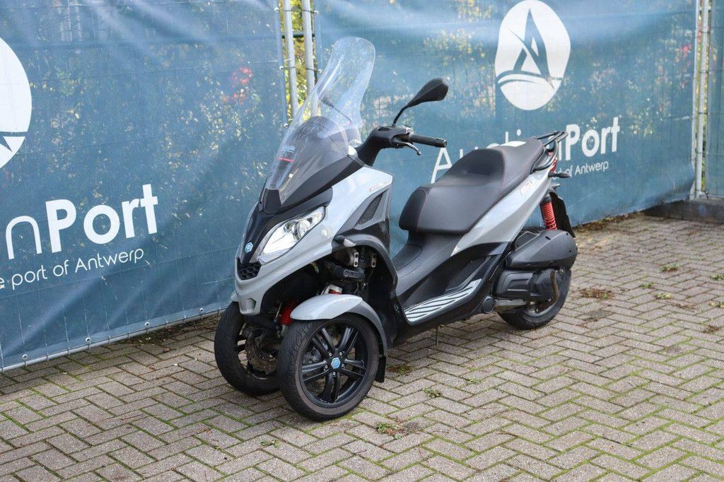 Roller Piaggio MP3 300HPE Benzin 26 PS 2022 (Marge)
