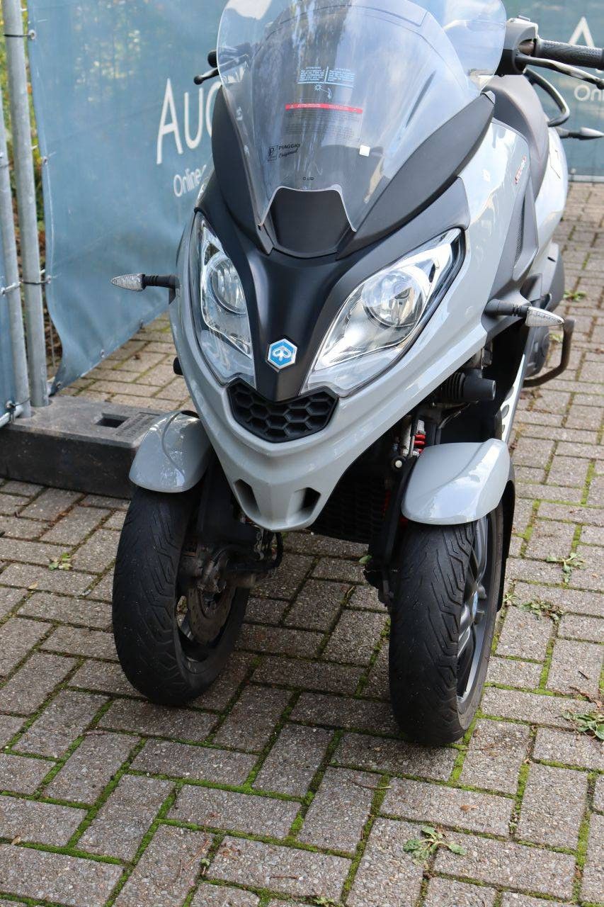 Roller Piaggio MP3 300HPE Benzin 26 PS 2022 (Marge)