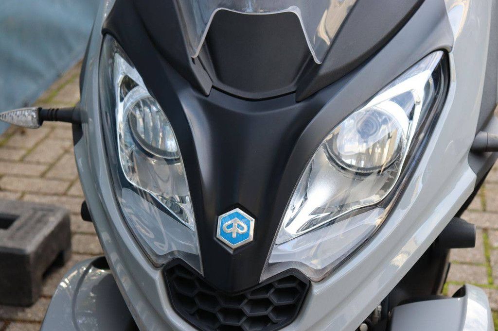Roller Piaggio MP3 300HPE Benzin 26 PS 2022 (Marge)