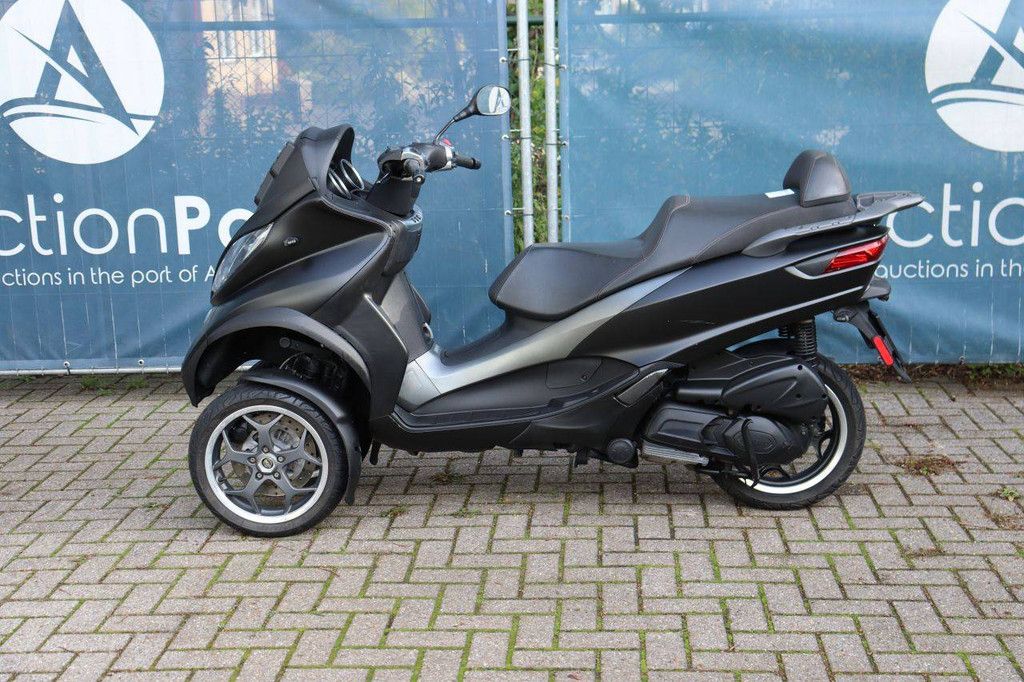 Roller Piaggio MP3 300 LT Benzin 21 PS 2017 (Margin)