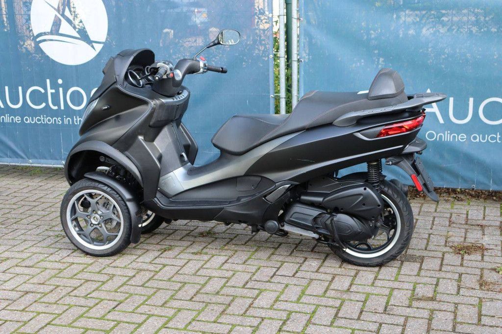 Roller Piaggio MP3 300 LT Benzin 21 PS 2017 (Margin)