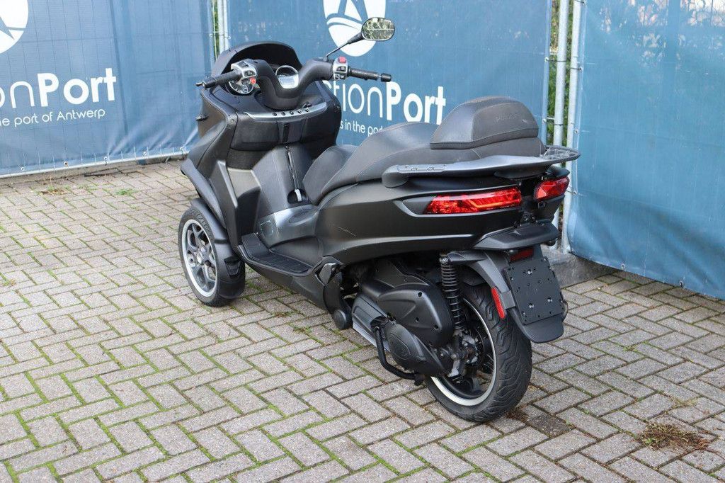 Roller Piaggio MP3 300 LT Benzin 21 PS 2017 (Margin)