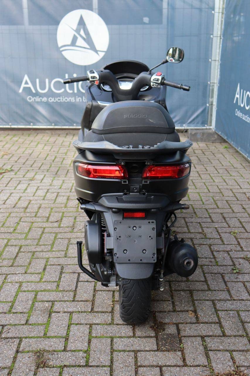 Roller Piaggio MP3 300 LT Benzin 21 PS 2017 (Margin)