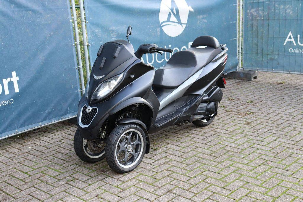 Roller Piaggio MP3 300 LT Benzin 21 PS 2017 (Margin)