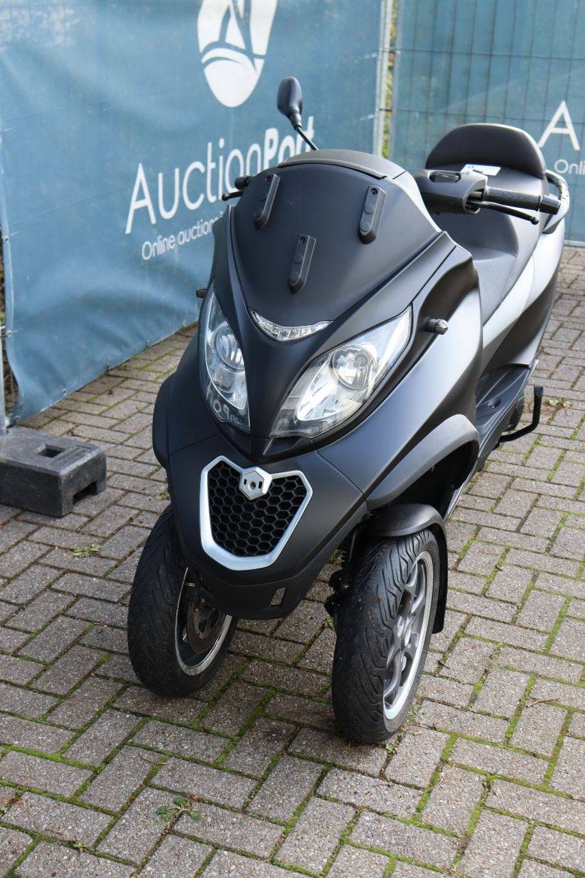 Roller Piaggio MP3 300 LT Benzin 21 PS 2017 (Margin)