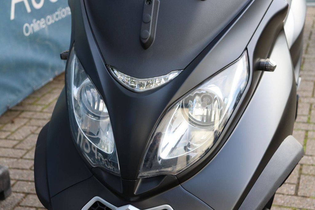 Roller Piaggio MP3 300 LT Benzin 21 PS 2017 (Margin)