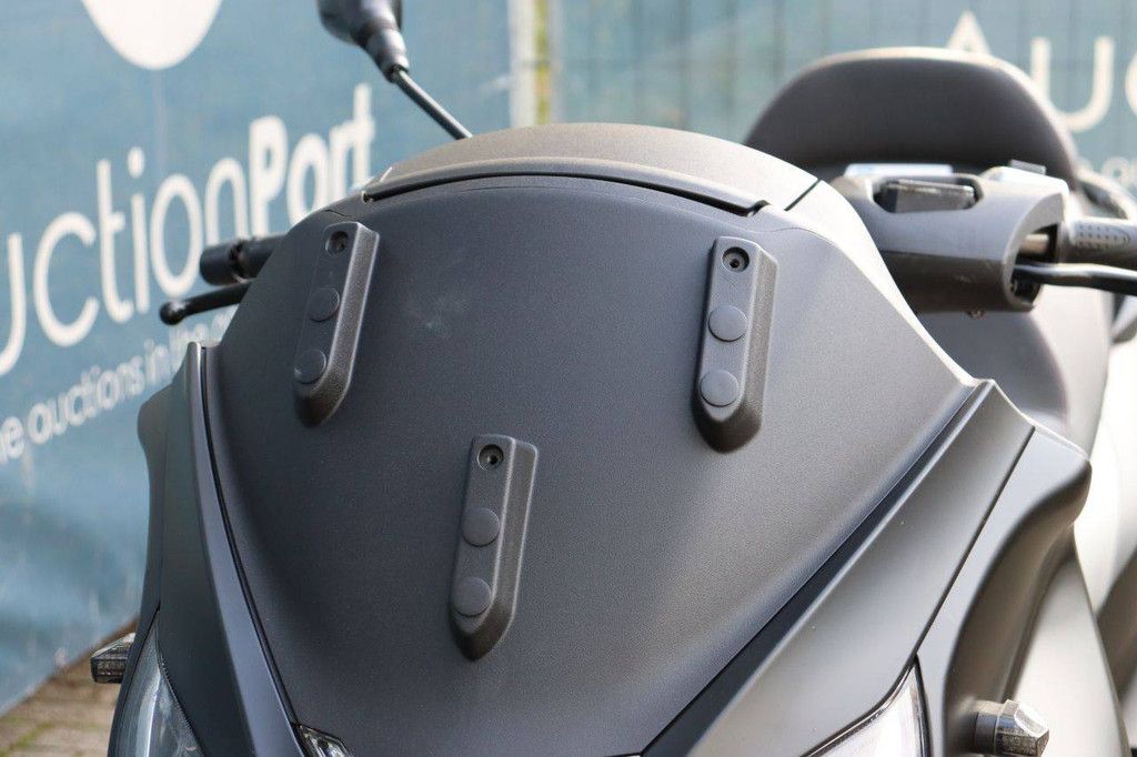 Roller Piaggio MP3 300 LT Benzin 21 PS 2017 (Margin)