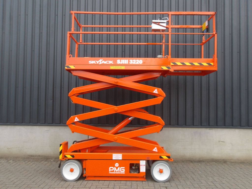 SkyJack SJ3220 Electric Scissor Lift 8.09m 2015