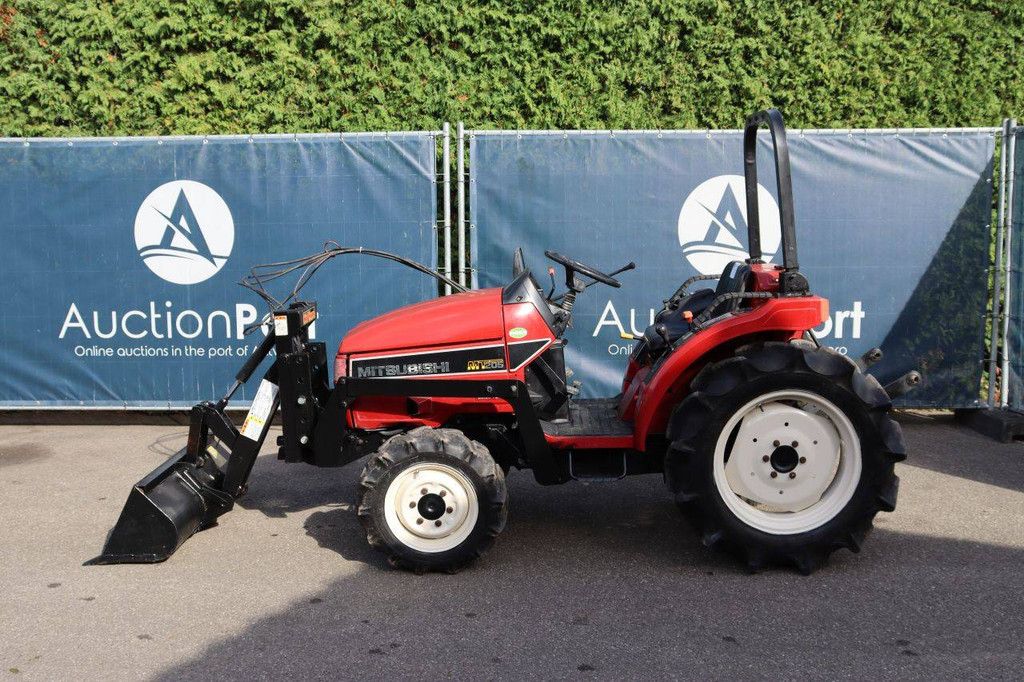 Mitsubishi MT205 Diesel-Kleintraktor 20 PS mit Frontlader