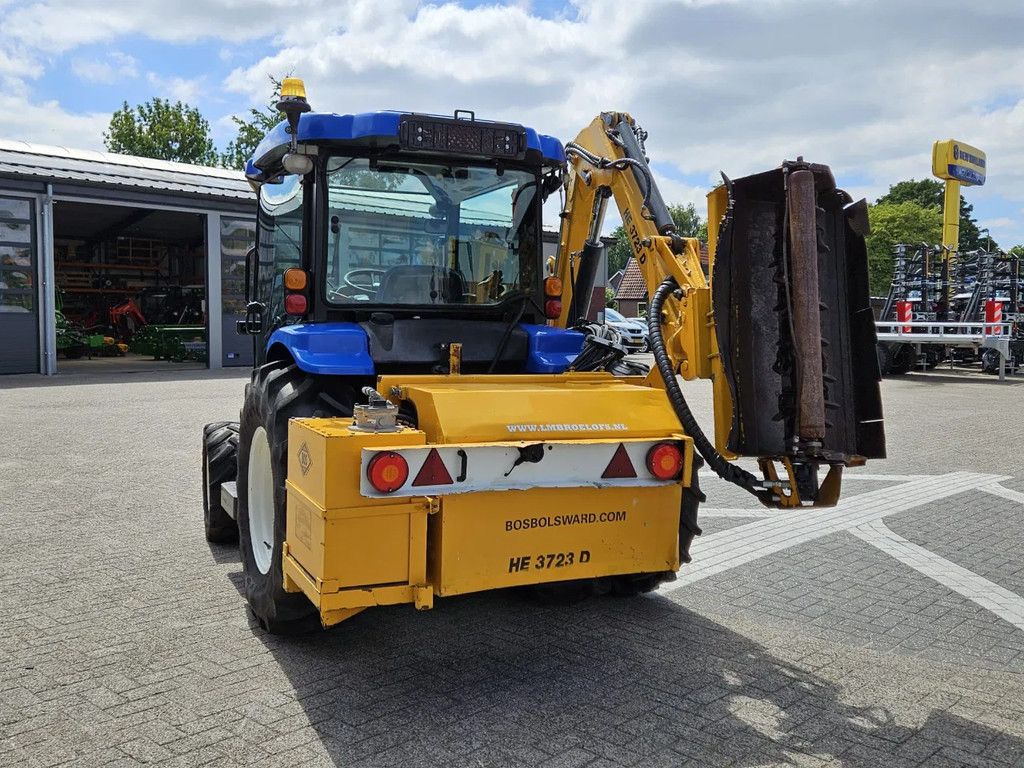 New Holland Boomer 3050 met Bos Maaiarm