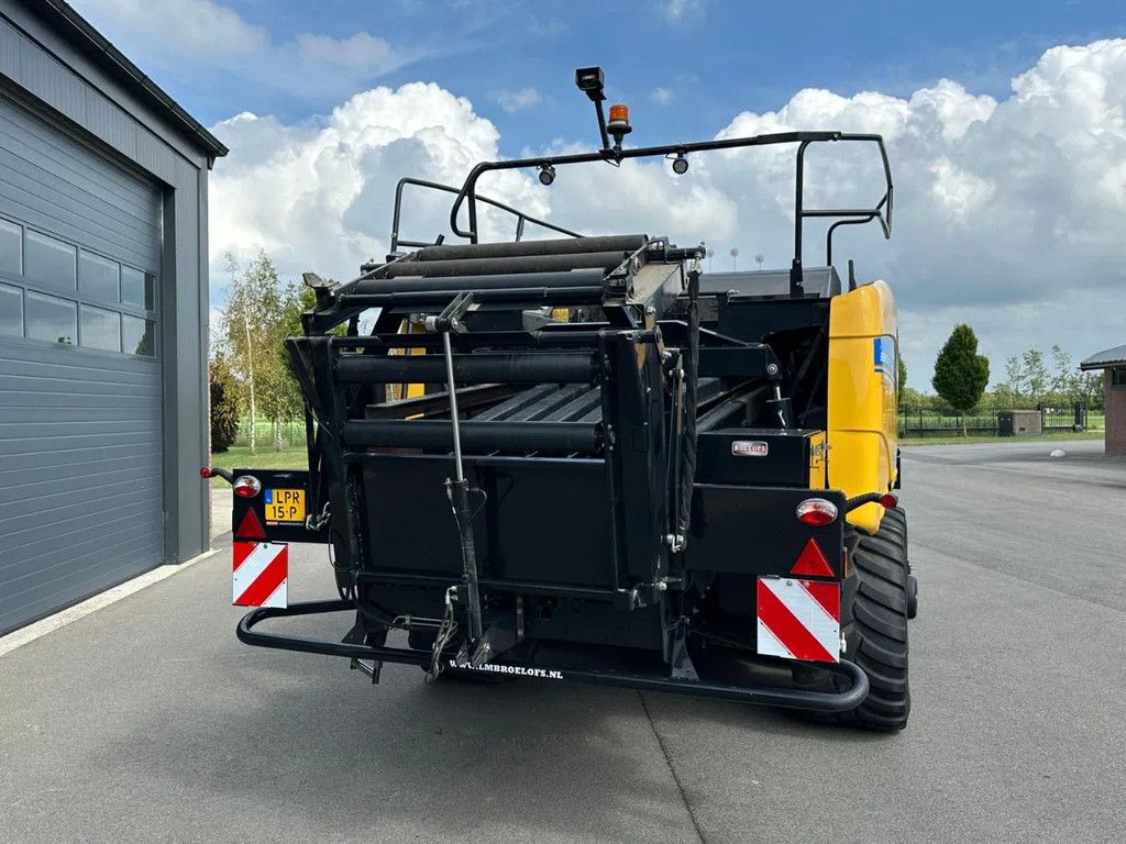 New Holland Bigbaler 1270 plus cropcutter
