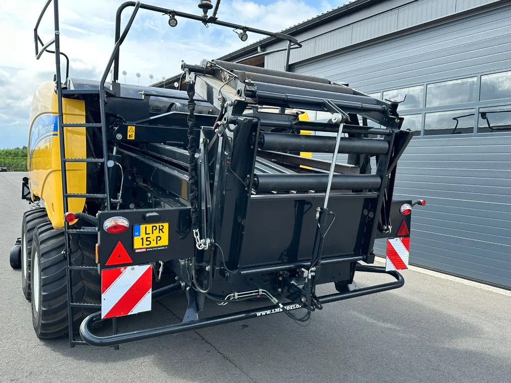 New Holland Bigbaler 1270 plus cropcutter
