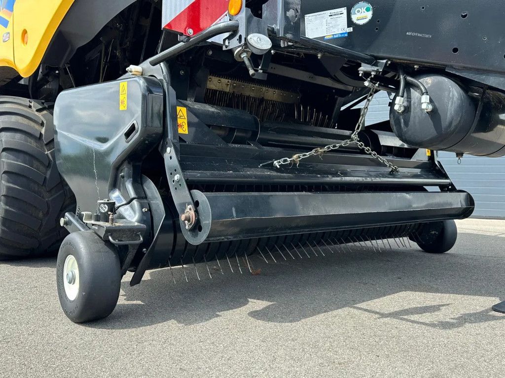 New Holland Bigbaler 1270 plus cropcutter