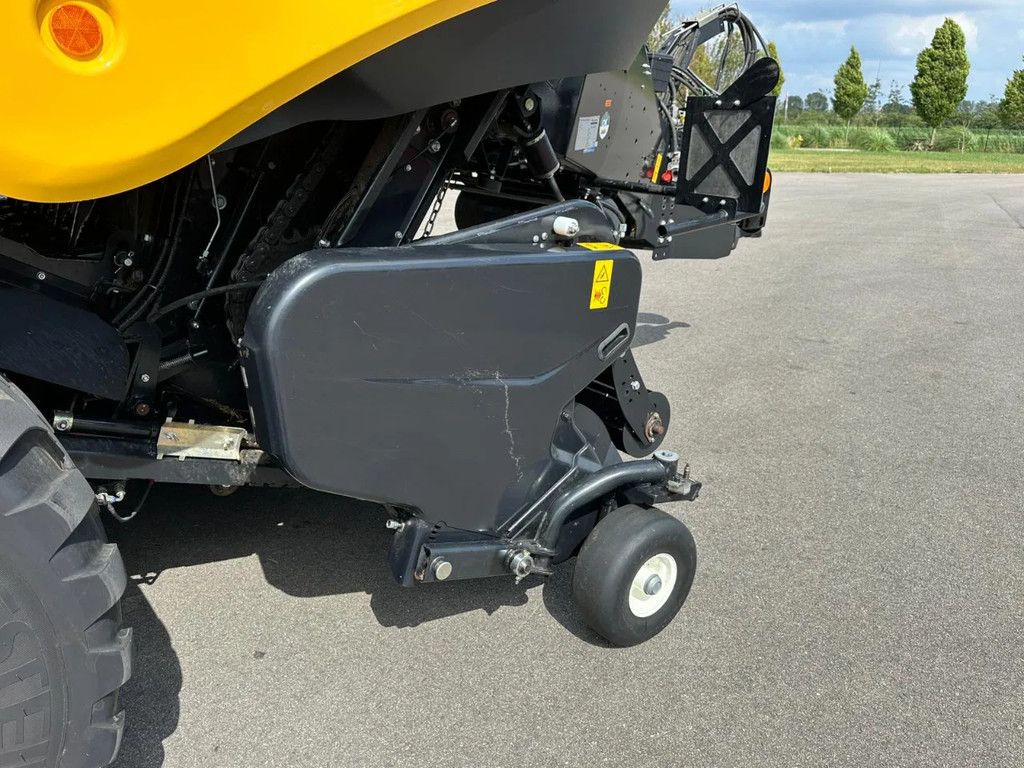 New Holland Bigbaler 1270 plus cropcutter