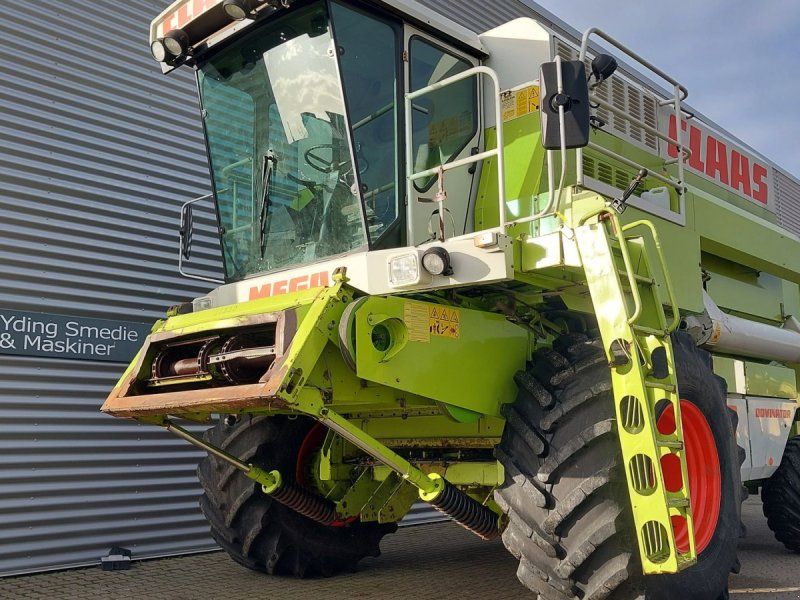 Claas Mega Dominator 218
