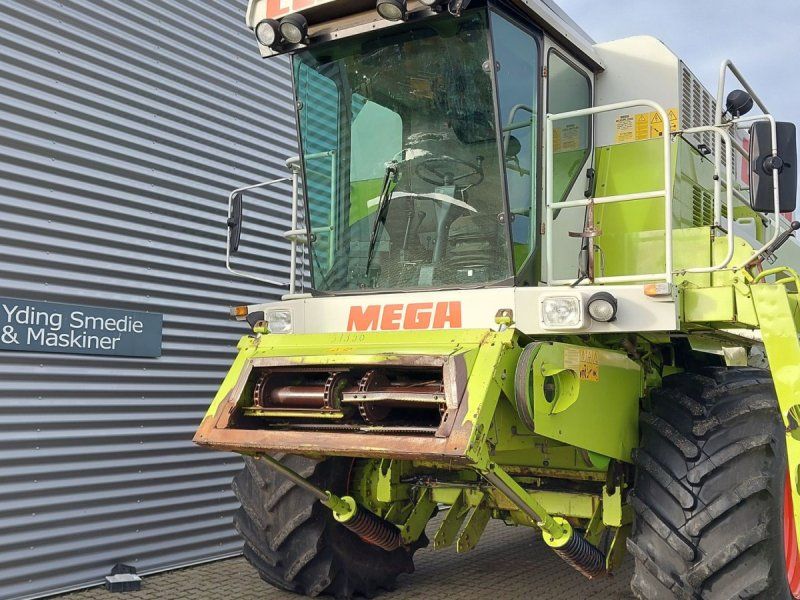 Claas Mega Dominator 218