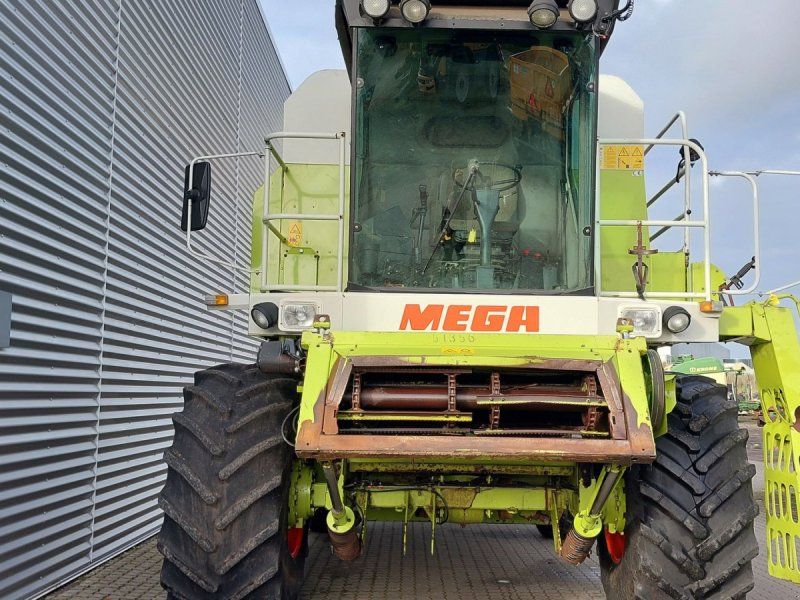 Claas Mega Dominator 218