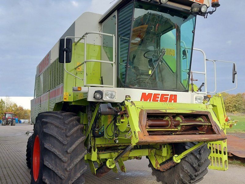 Claas Mega Dominator 218