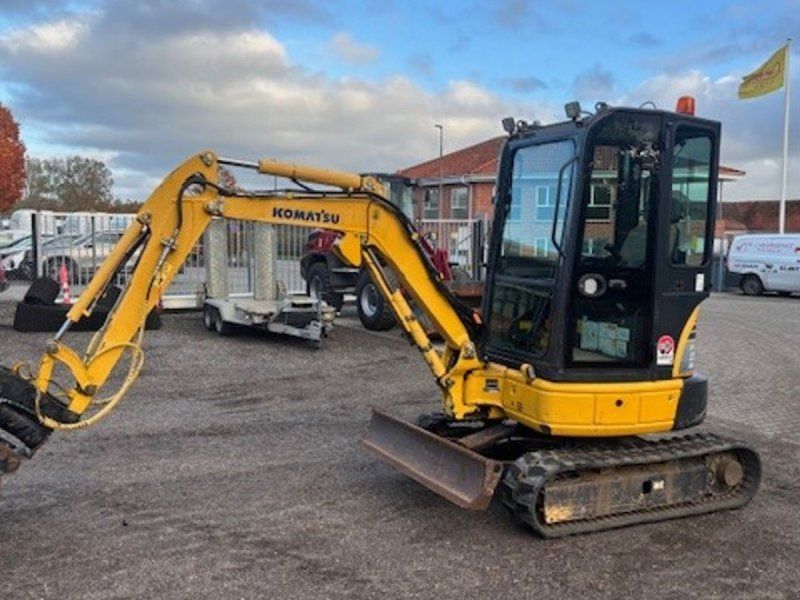 Komatsu PC22MR-3