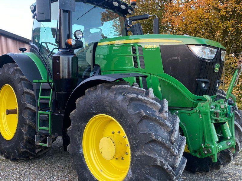 John Deere 6250R