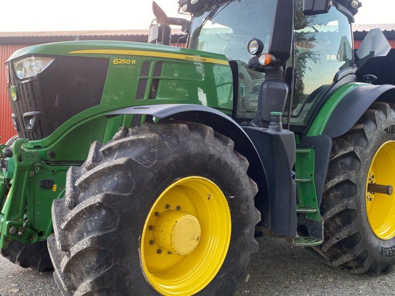 John Deere 6250R