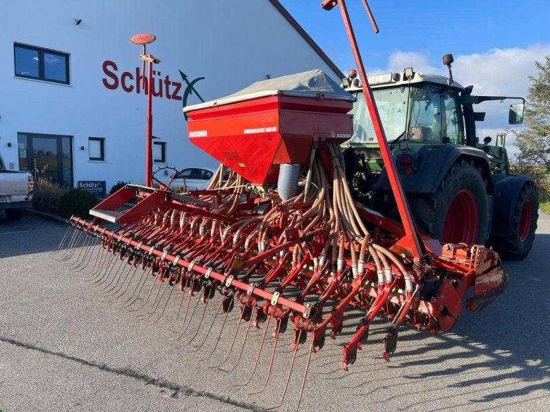 Kuhn Kreiselegge HR4502 mit Accord Drille