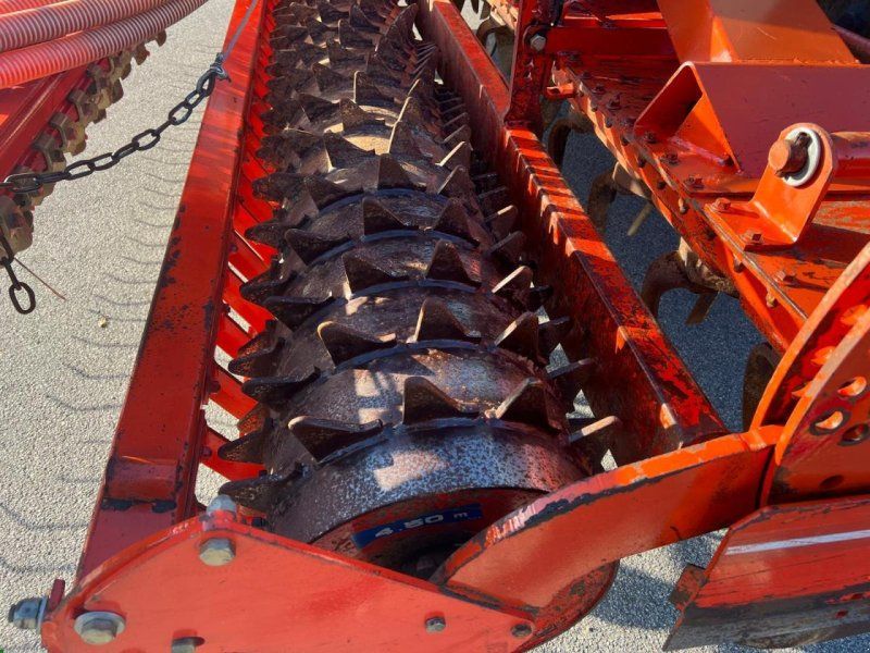 Kuhn Kreiselegge HR4502 mit Accord Drille