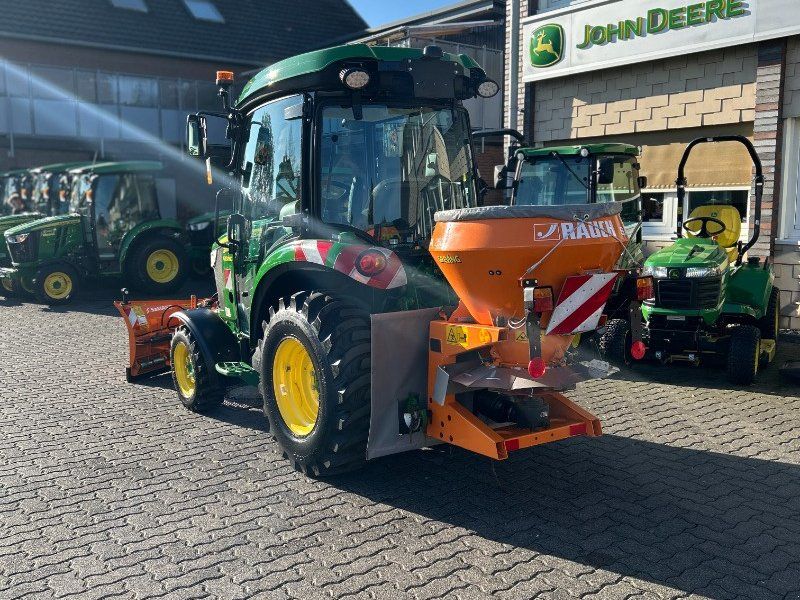 John Deere 3046R