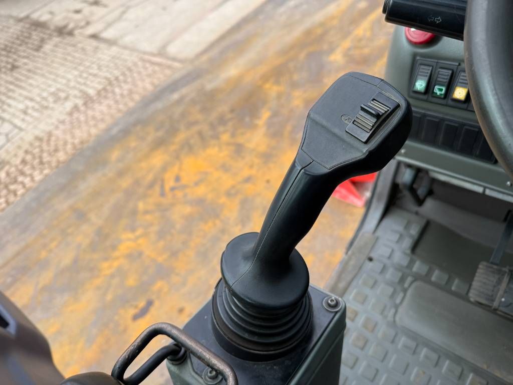 Manitou MRT1840 - Remote Control / 4 Wheel Steering