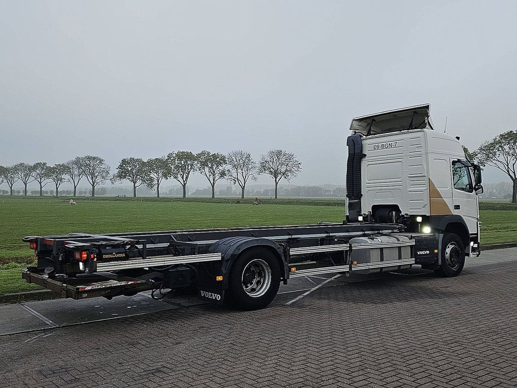 VOLVO FM 330 Globetrotter NL truck BDF