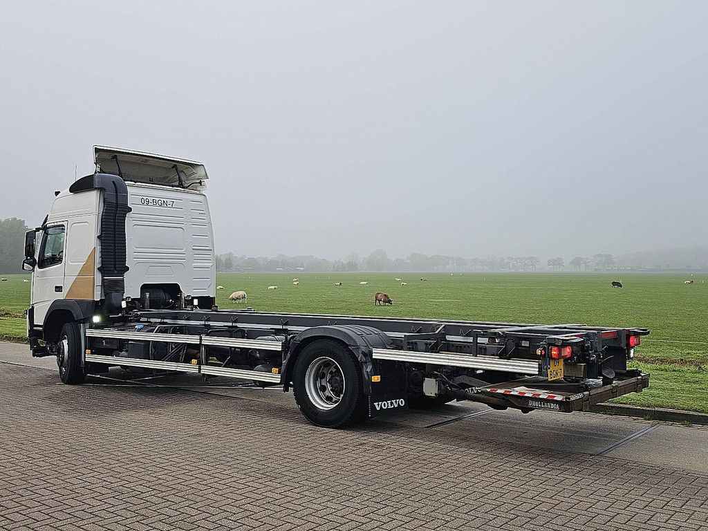 VOLVO FM 330 Globetrotter NL truck BDF