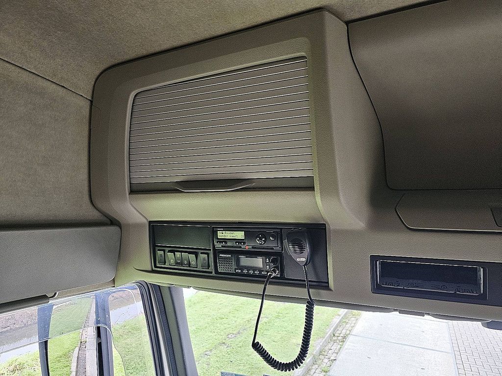 VOLVO FM 330 Globetrotter NL truck BDF