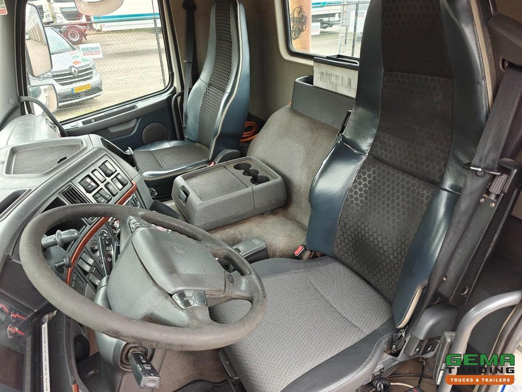 Volvo FMX 370 8x2/6 Day Cabin Euro 5 - HIAB 30T Hook Arm - 9T Front Axle - Catch Mouth Coupling