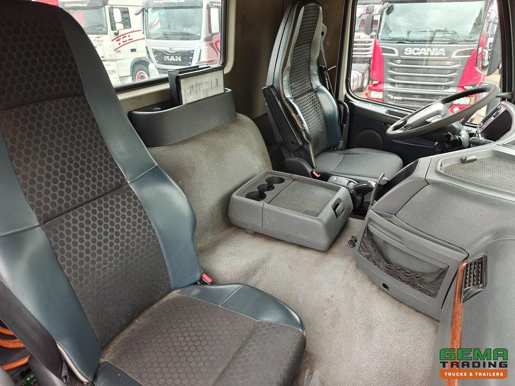 Volvo FMX 370 8x2/6 Day Cabin Euro 5 - HIAB 30T Hook Arm - 9T Front Axle - Catch Mouth Coupling