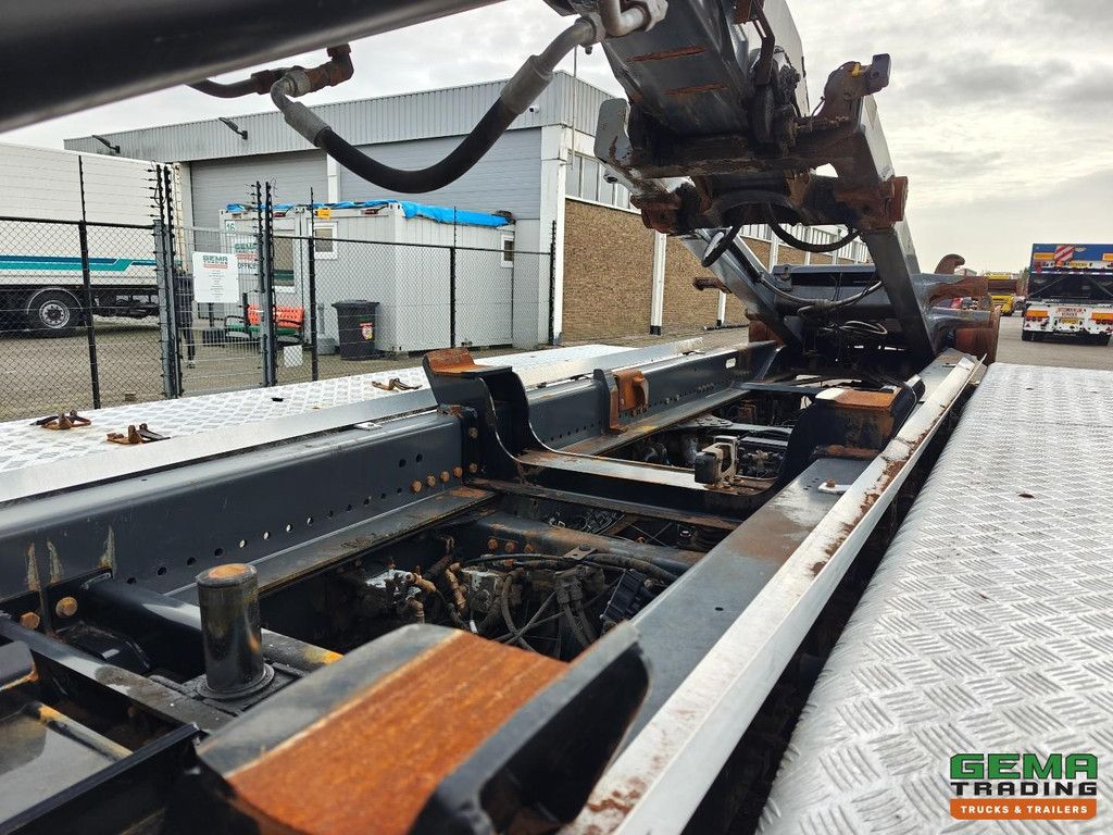 Volvo FMX 370 8x2/6 Day Cabin Euro 5 - HIAB 30T Hook Arm - 9T Front Axle - Catch Mouth Coupling