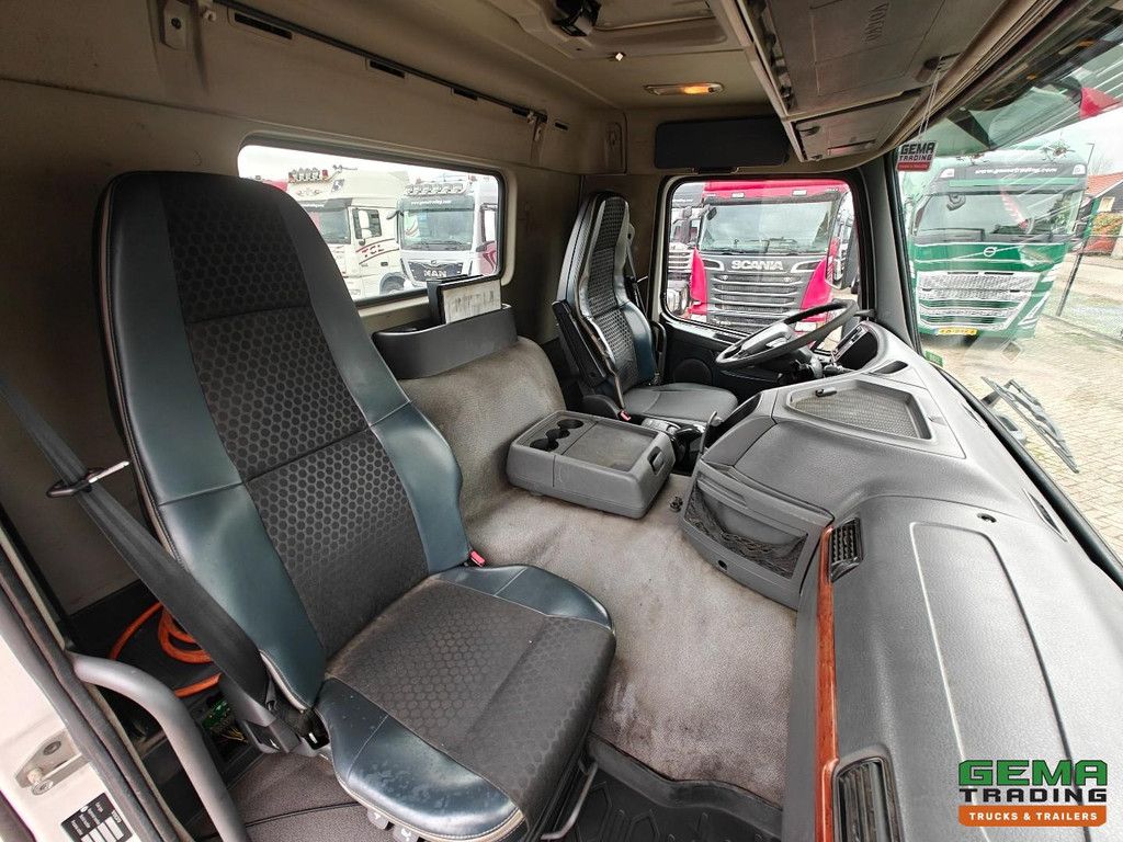 Volvo FMX 370 8x2/6 Day Cabin Euro 5 - HIAB 30T Hook Arm - 9T Front Axle - Catch Mouth Coupling