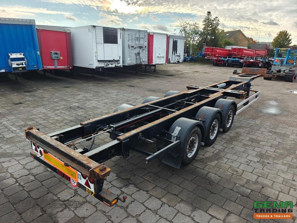 Renders ROC 12.27 CC 3-Axle MB - Disc Brakes - Rear Slider - 20/40FT - 5270KG