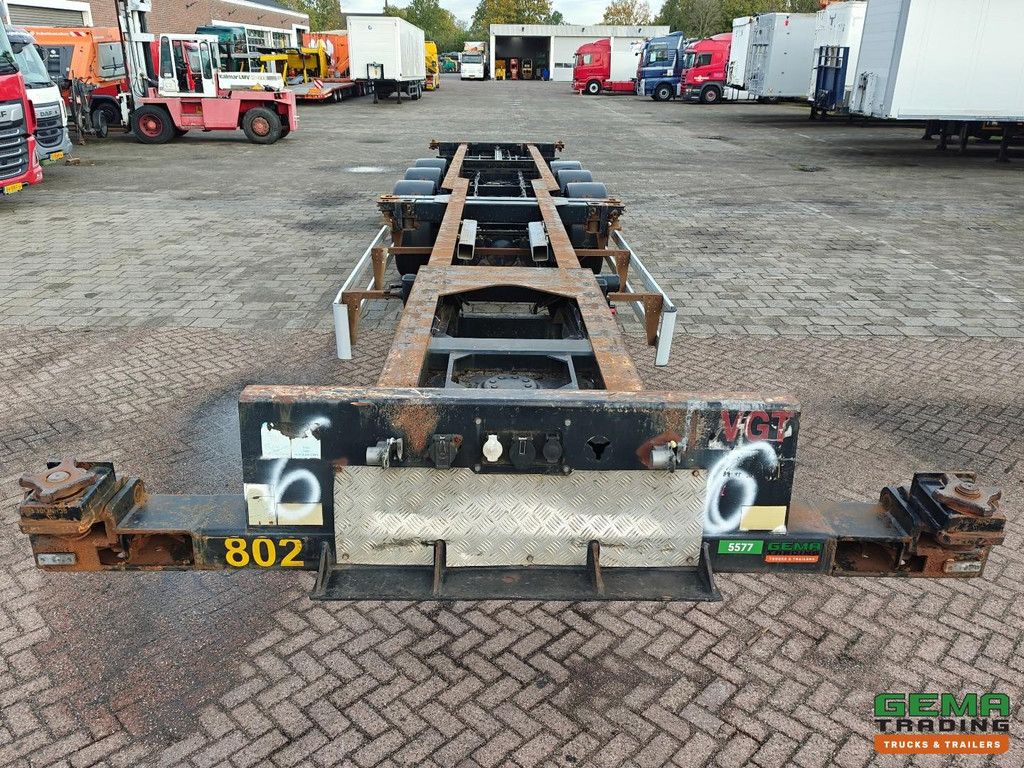 Renders ROC 12.27 CC 3-Axle MB - Disc Brakes - Rear Slider - 20/40FT - 5270KG